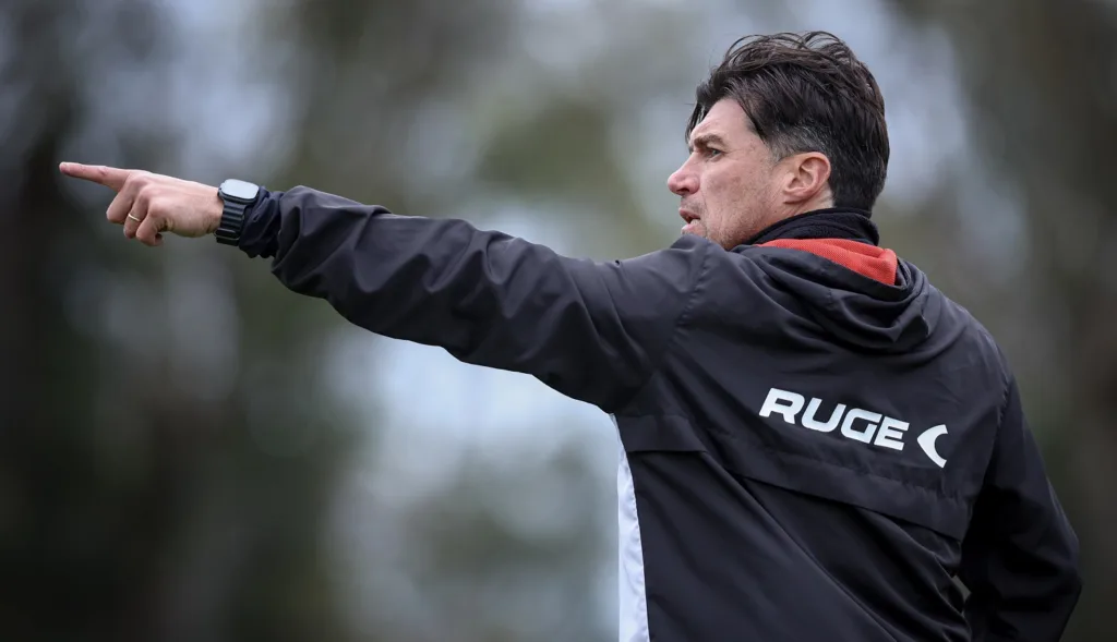 A Liniers con 24 futbolistas