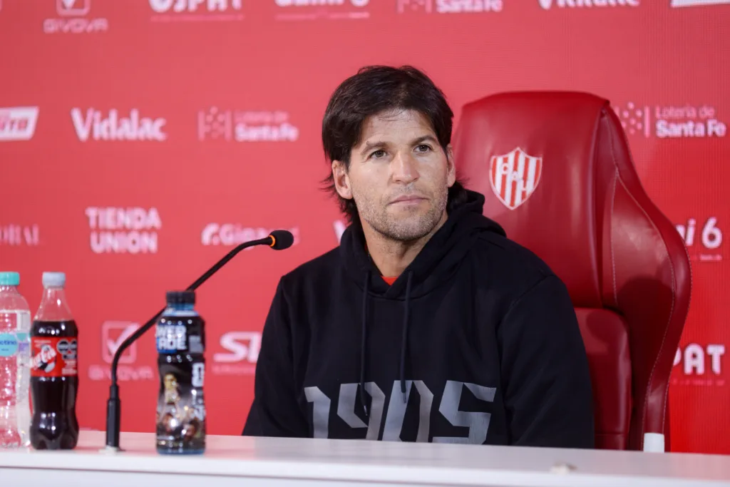 “A levantarse, quedan cosas importantes”